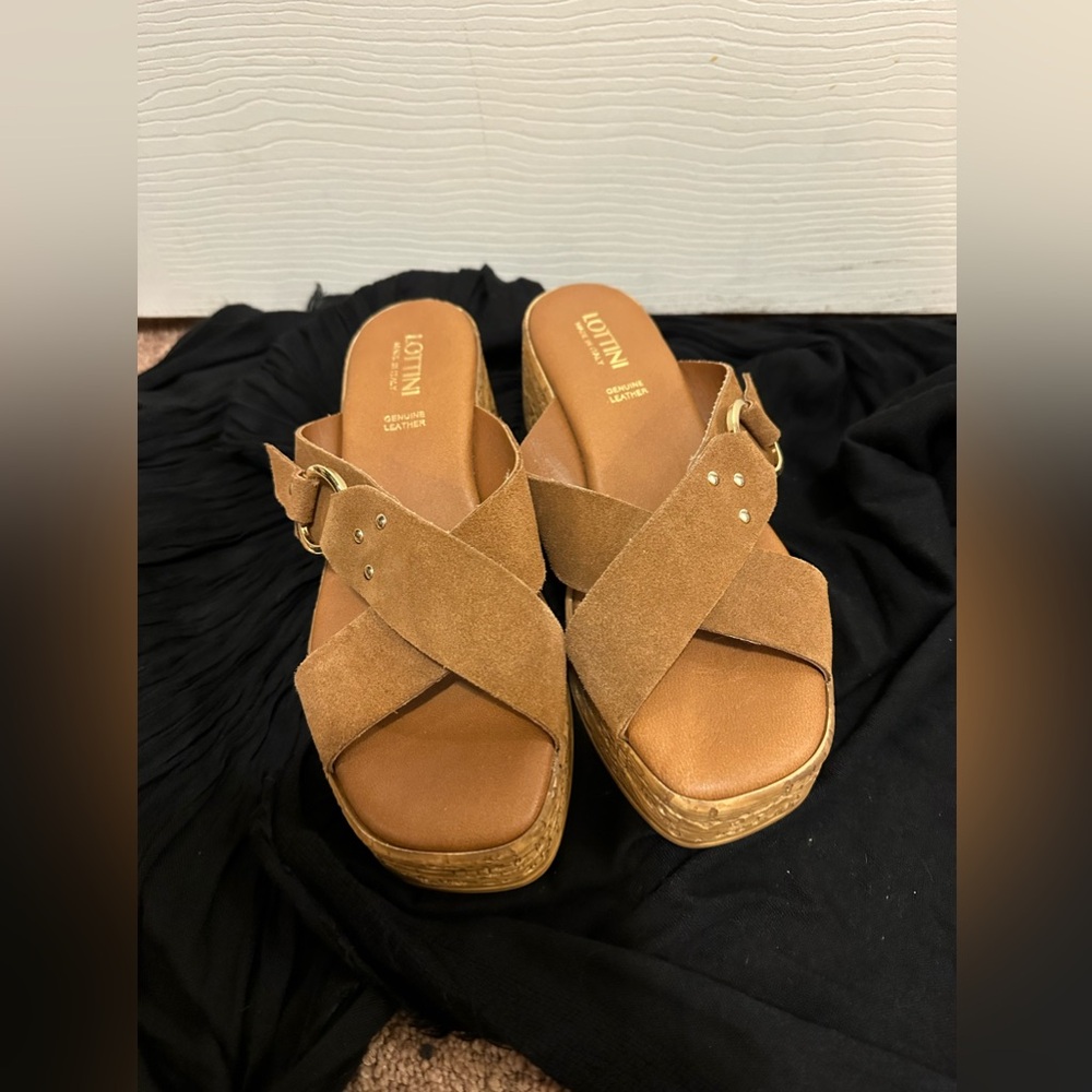 Lottini suede wedges!